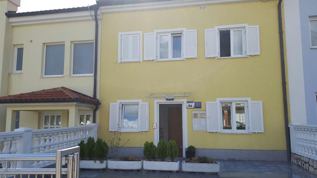 Haus Ella Apartman Novi Vinodolski Kültér fotó