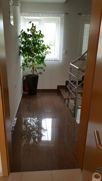 Haus Ella Apartman Novi Vinodolski Kültér fotó